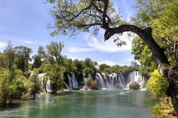 An der Grenze zu Kroatien: Die Wasserfälle von Kravica, Bosnien-Herzegowina